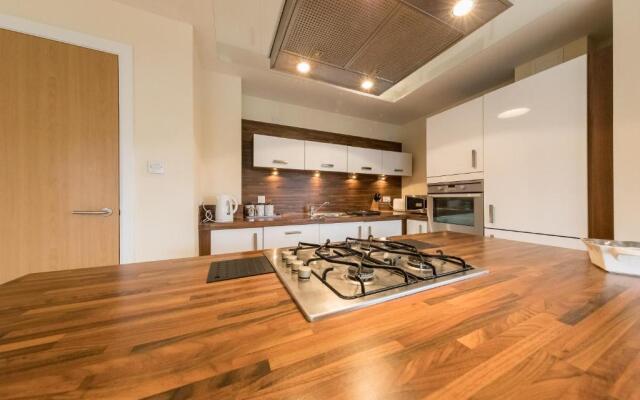 The Broch, 1st Floor, Luxurious City Centre Apartment