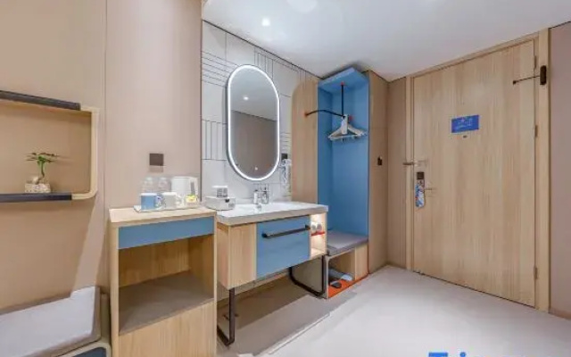 Home Inn·NEO (Dehong Mangshi Jin Kongque Avenue Airport Branch)