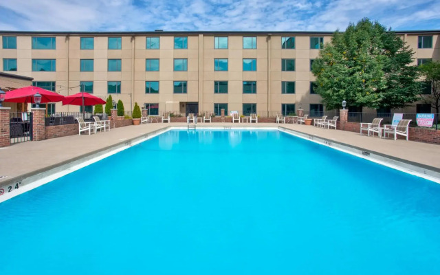 Crowne Plaza Chicago-Northbrook by IHG