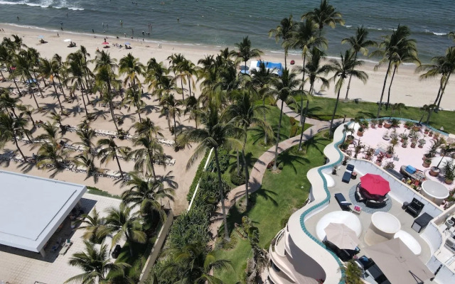 Ocean Front Penthouse Pool Sleeps 8 People