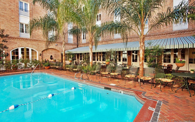 Holiday Inn FRENCH QUARTER-CHATEAU LEMOYNE by IHG