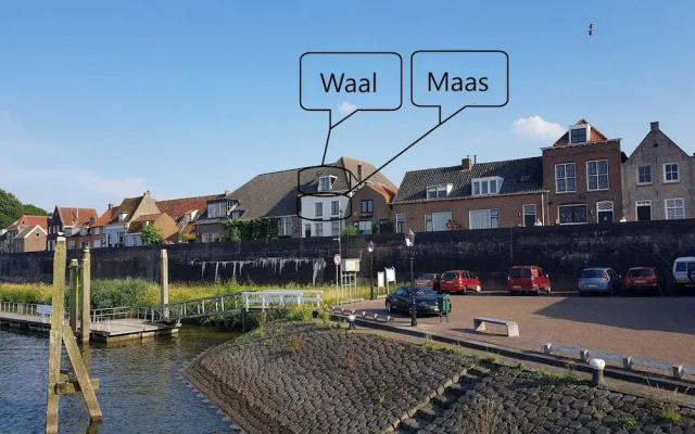 Waar Maas en Waal ...
