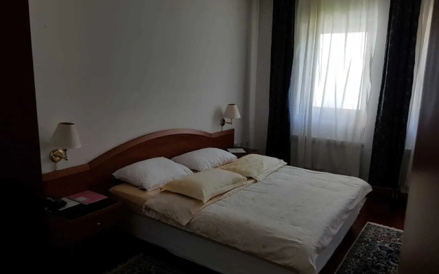 Hotel Maxi