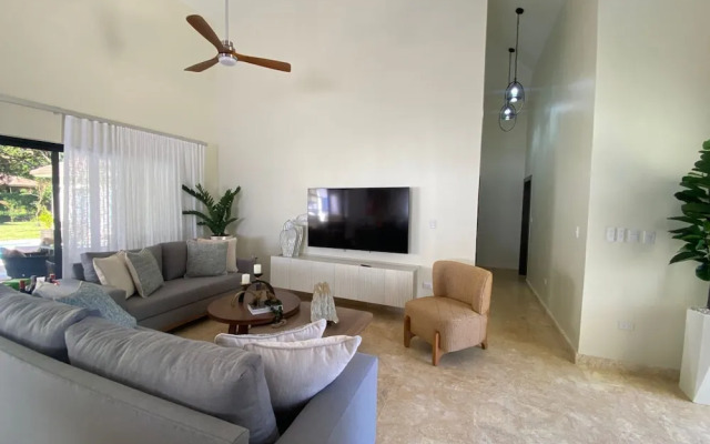 Luxury 5 Bedrooms Villa in Hispañola -sosua