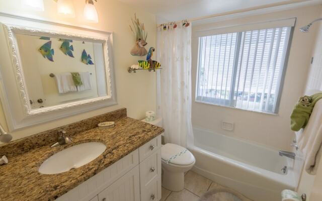 Anna Maria Island Club 20