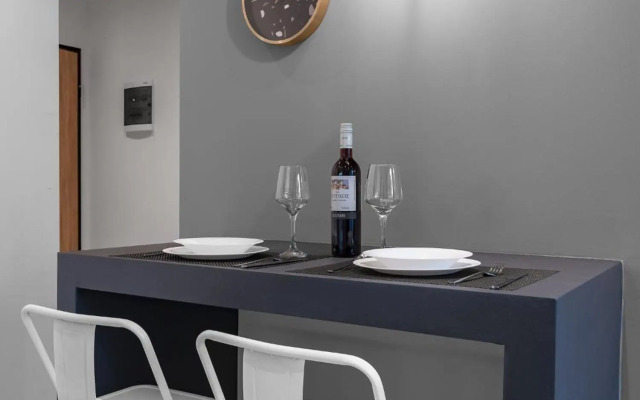 Wall Street Apartments, The Luxury Suites