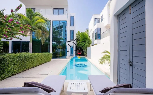 Yizen VIP Luxury Palm Springs Villas