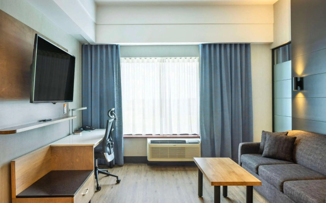 Quality Inn & Suites Levis