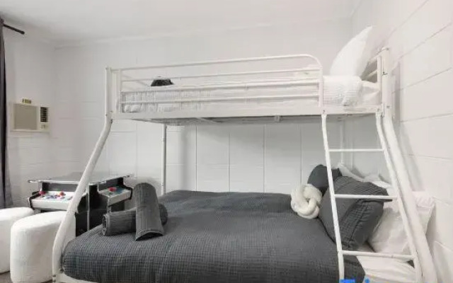 The Arcade Escape - Arcade, Games & Vibes