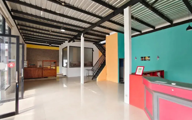 TwoSpaces Living at Bypass Homestay, Mojokerto