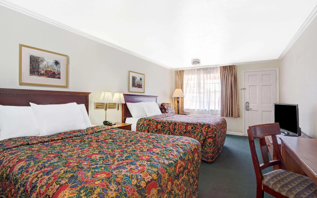 Days Inn by Wyndham Everett