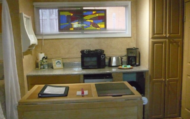 Woodland Hills Calabasas Guesthouses