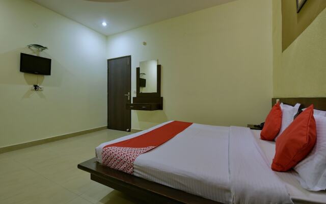 OYO 11754 Hotel Classic 7