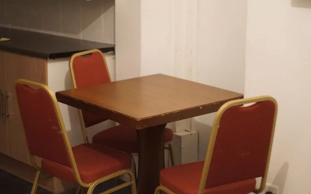 Sleeps8-familyfriendly-freeparking-10mtoetihad