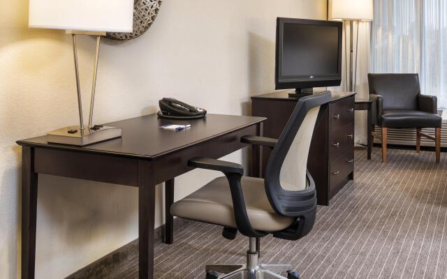 Holiday Inn Express Hotel & Suites Minneapolis-Minnetonka, an IHG Hotel