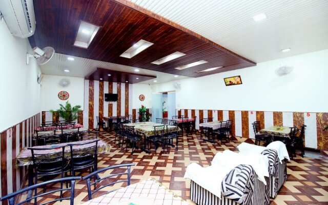 Mr Shawarma Family Restaurant & Hotel by OYO Rooms