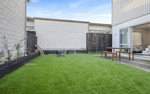 Modern 3BR Family House - Yard & Big TV