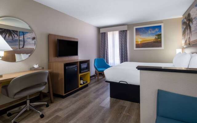 Days Inn & Suites by Wyndham Commerce