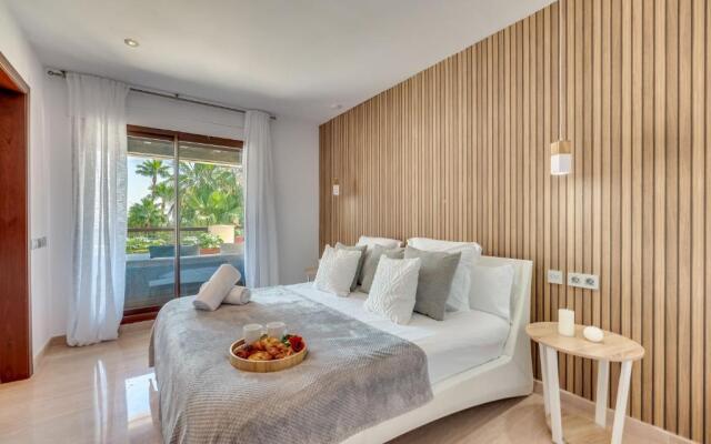 300 SQM Penthouse · Private Swimming pool · BBQ · WiFi