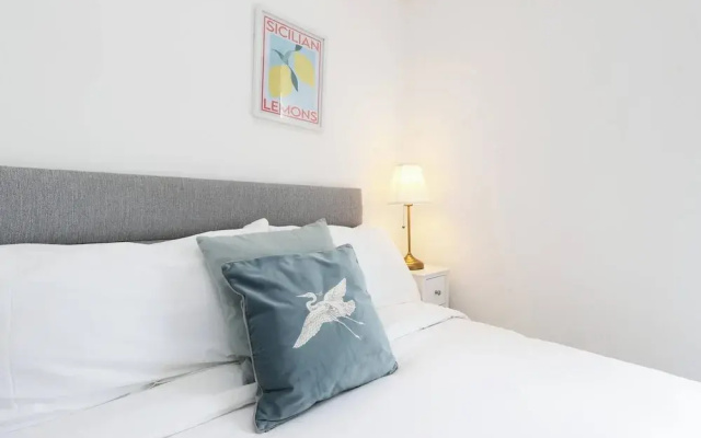 Luxury Living, Central Spot
