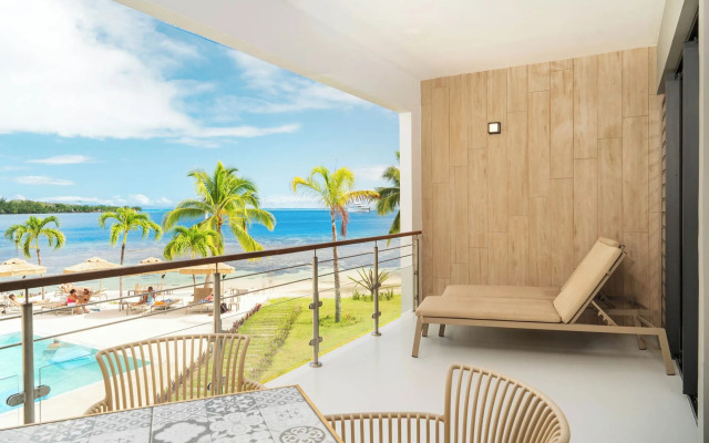 Cook's Bay Hotel and Suites