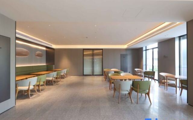 JI Hotel (Shanghai Dishui Lake Subway Station)