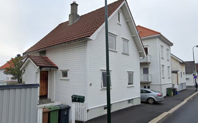 Lovely 3-bedroom Apartment Near City Center