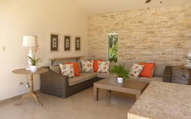 Touch of Elegance! 6 Bedroom Near the Beach