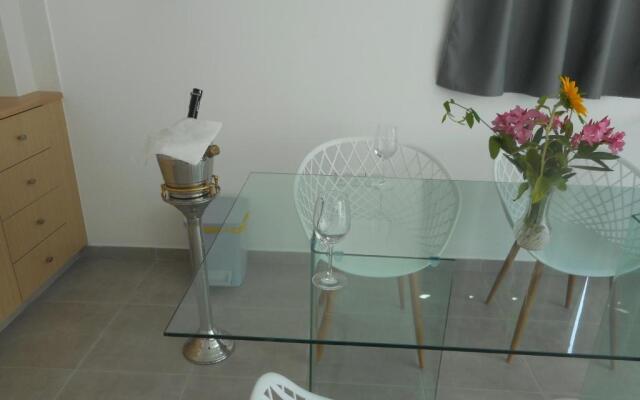 Luxiary Delux Apartment at Kkaras