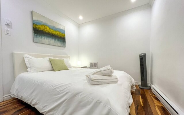 Chic Townhome With Garage Dt Mtl