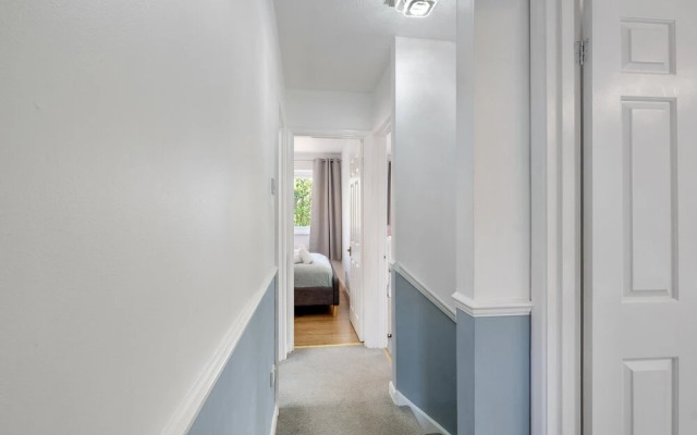 Sharp Close 4 Bedroom 2 Bath - Aylesbury