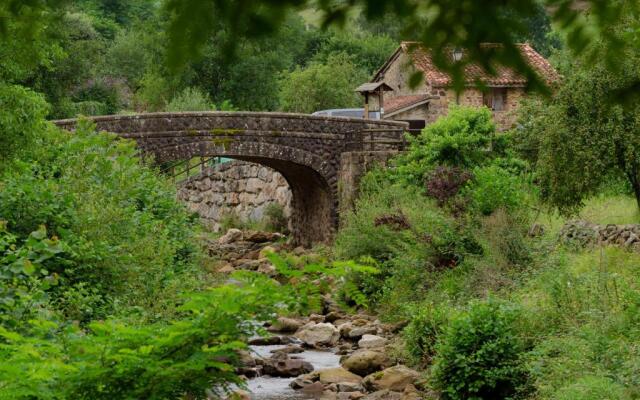 Arha Casona de Carmona (Antiguo Parador de Carmona-Cantabria)
