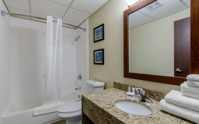 Comfort Inn & Suites Wichita Northeast