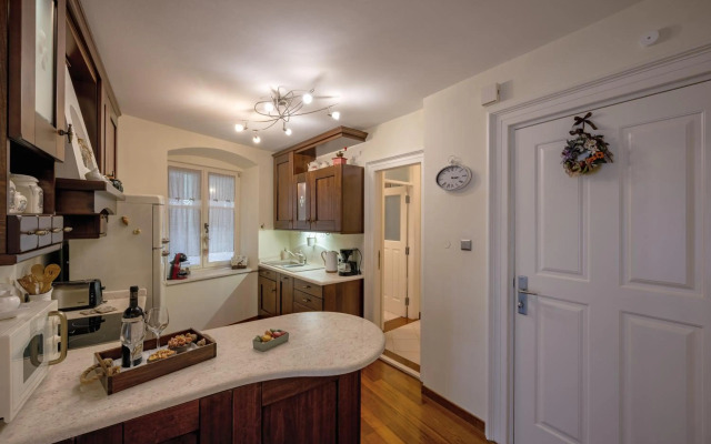 Old Square "Stone Pearl"