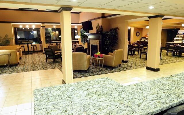 Holiday Inn Express & Suites Delafield by IHG