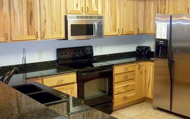 Log Gables - Lake Front