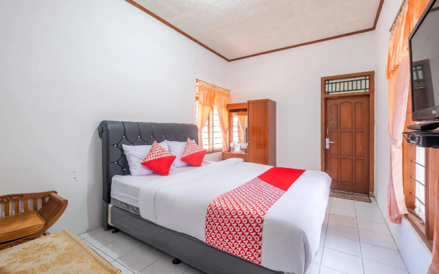 Capital O 1541 Puri Cikole Asri