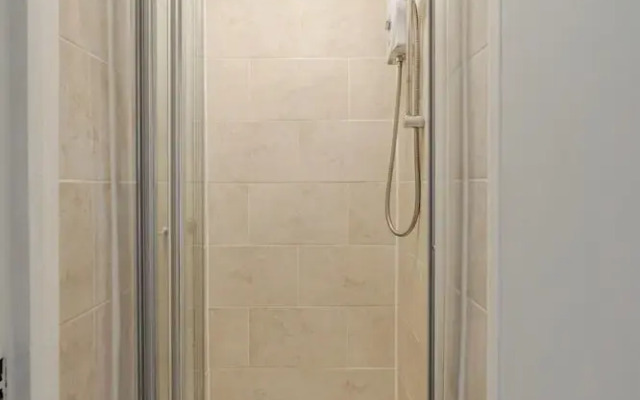London Oasis Retreat - 2 Bedroom Apartment