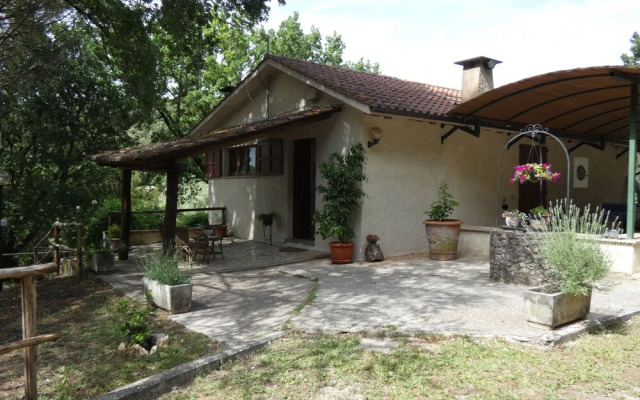Scappo In Umbria, La Escondida