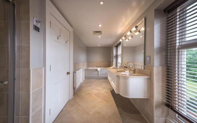 Wivenhoe House Hotel