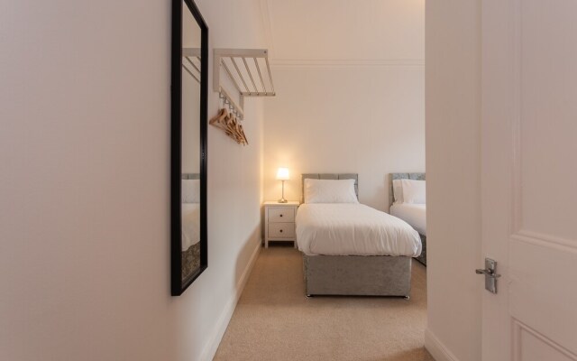 Glebe Street Apartment