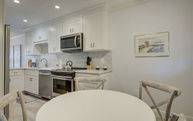 Beach Palms Unit 2B by Anna Maria