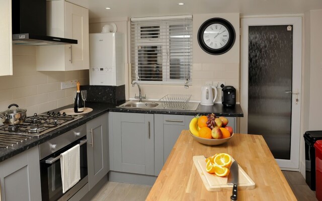 Select Serviced Accommodation - Canal Walk