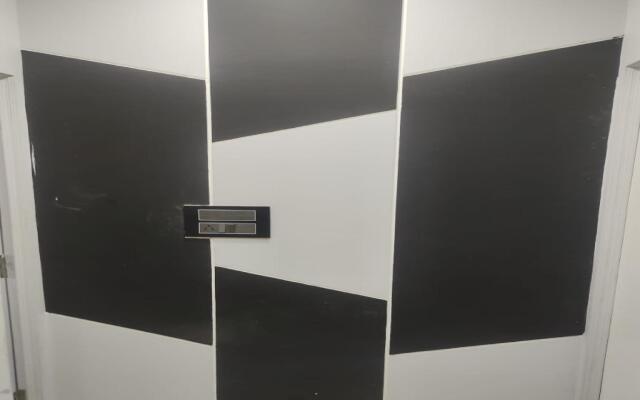 OYO 83769 King stay hotel moojpur metro station