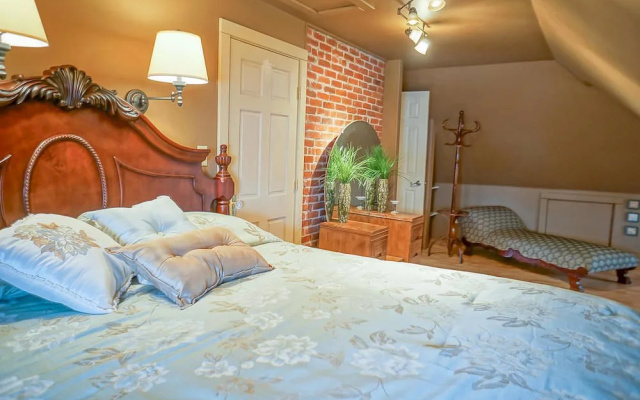 Lady On The Lake Bed and Breakfast
