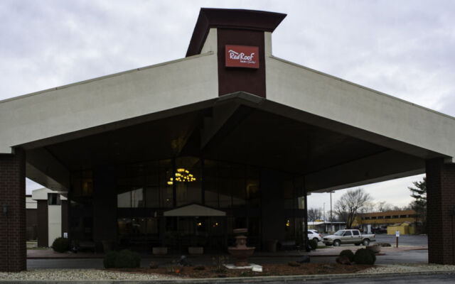 Red Roof Inn & Suites Terre Haute