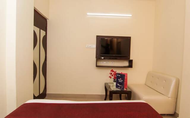 OYO 4998 Sara Residency