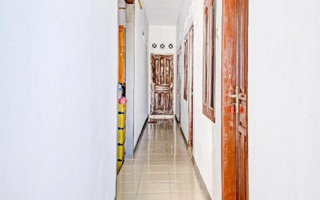 OYO 90511 Pondok Damai Guest House Syariah – Hotel Rooms – Cirebon