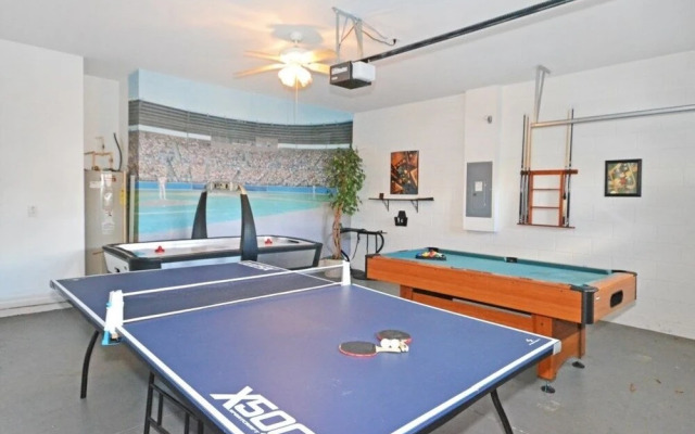 Pine Forest Chateau 5 Bedroom Home by RedAwning