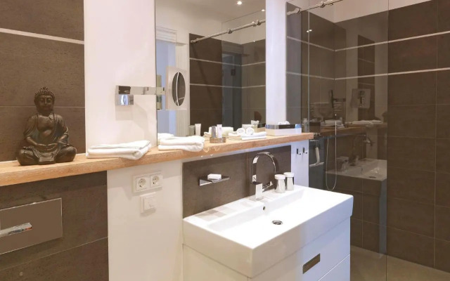 Waterview Cloud - a16737